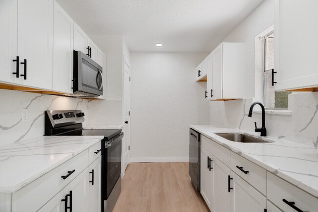 Foto del edificio - 1414 Timberlake Cir