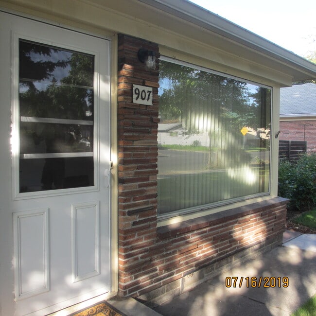 Front Unit - 907 W 10th St