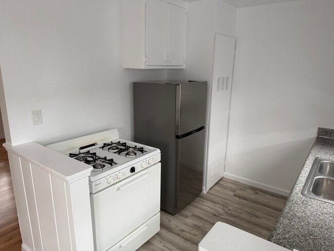 Building Photo - 11622 Chandler Blvd