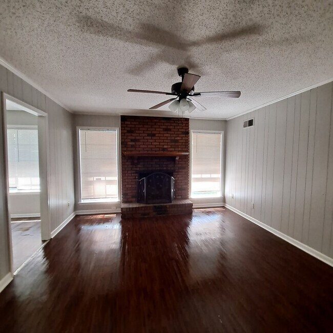 Building Photo - 6429 Green Grove Dr