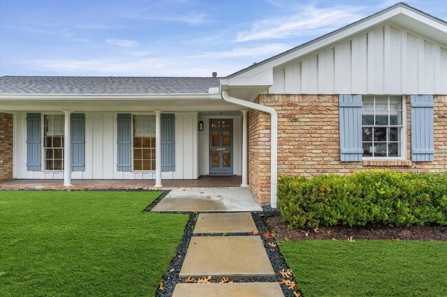 Photo - 6158 Burgoyne Rd House