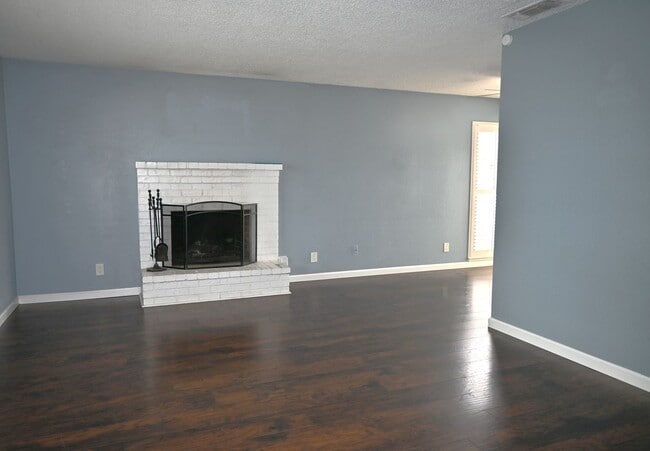 Building Photo - 5316 Nelson St