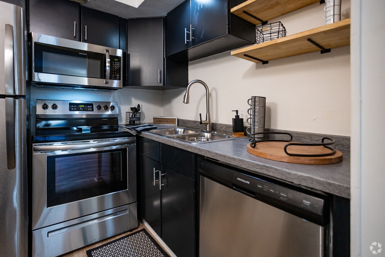 River Hills Flats 2627 Hixson Pike Chattanooga, TN Apartments for