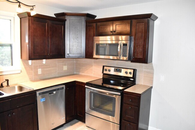 Foto del edificio - 3 Bed/2 Bath Home in East Nashville, Fenced Yard, Hardwood Floors, Minutes to Shelby Bottoms