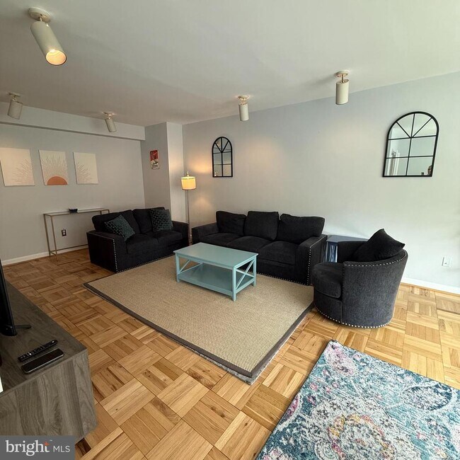 Foto del edificio - 4301 Massachusetts Ave NW