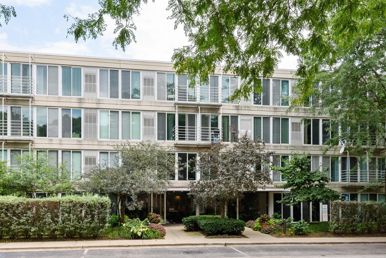 2555 Gross Point Rd Unit 101, Evanston, IL 60201 Condo for Rent in