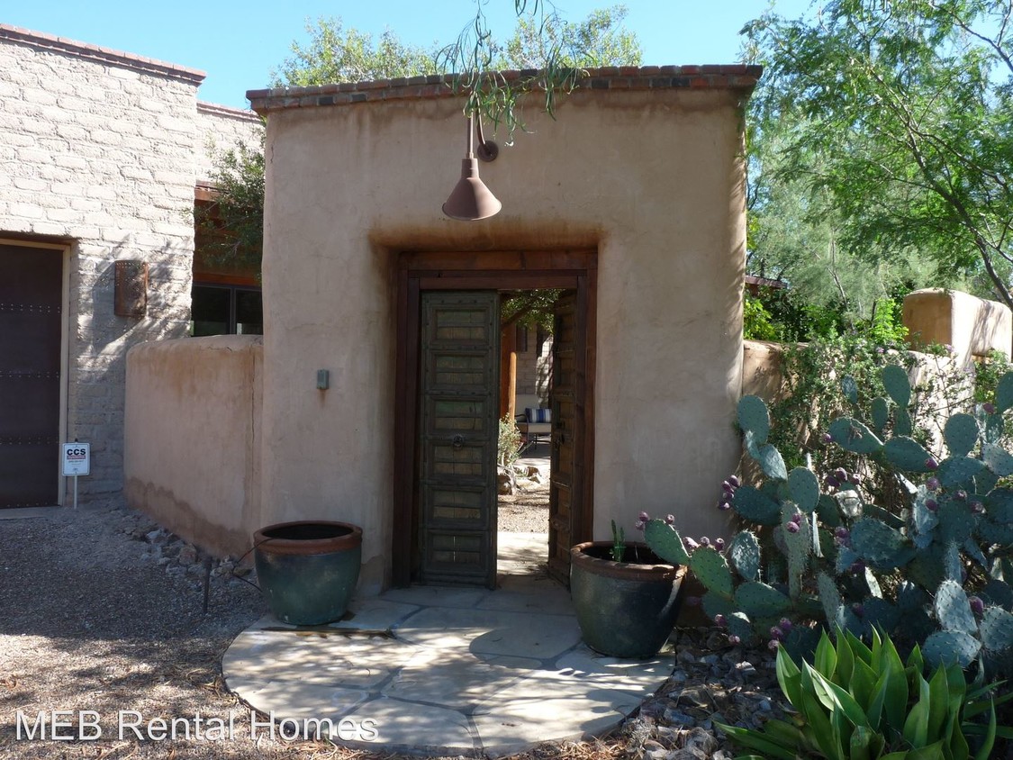 Primary Photo - 11779 N Adobe Village Pl