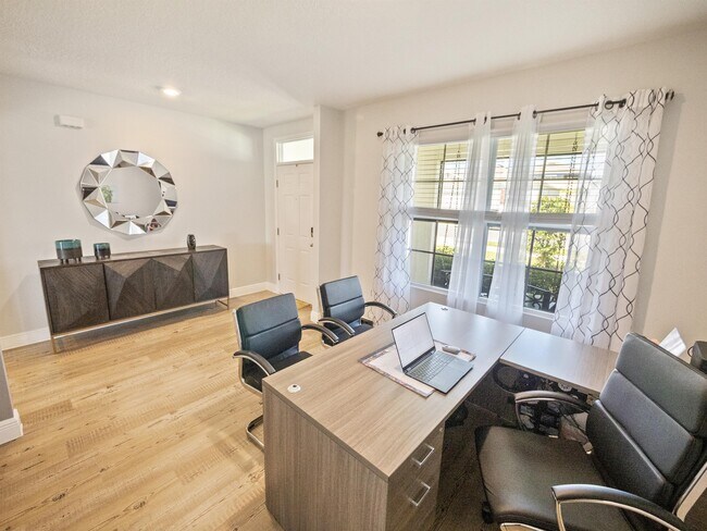 Foto del edificio - 270 Meadowbrook Blvd