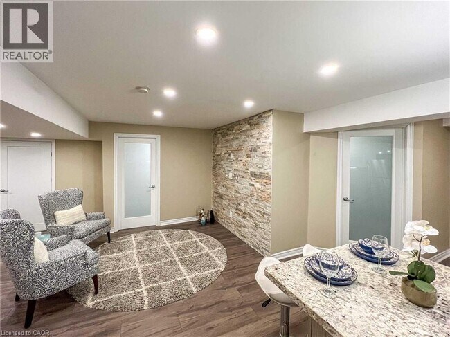 Photo du bâtiment - 196 Lena Crescent