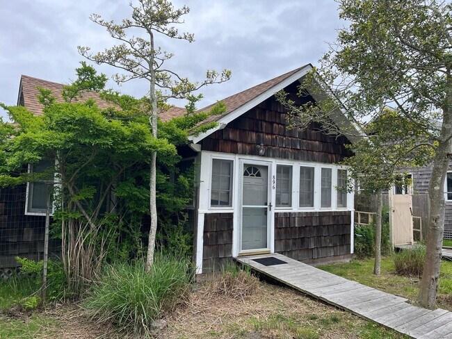Building Photo - 896 Evergreen