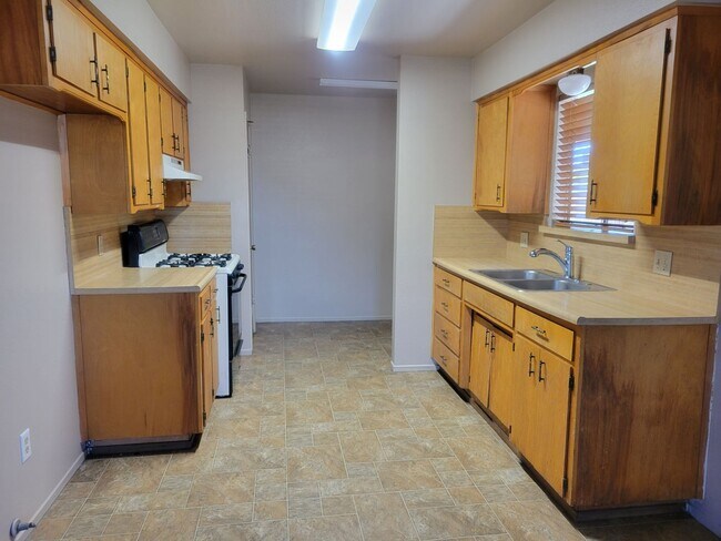 Foto del edificio - Apply Now!