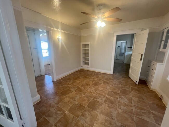 Building Photo - 3 Bed, 1 Bath Home