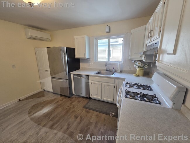 Building Photo - 26 Rogers Ave