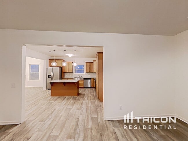 Building Photo - 4664 Wesmar Dr