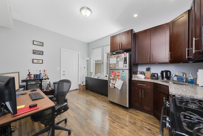 Foto del edificio - 2329 W Haddon Ave