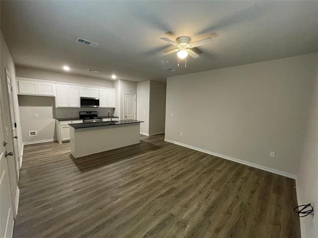 Building Photo - 2919-2923 Peony Dr