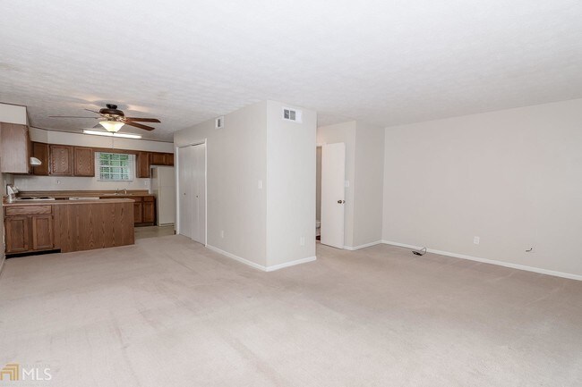Building Photo - 3077 Reeves St