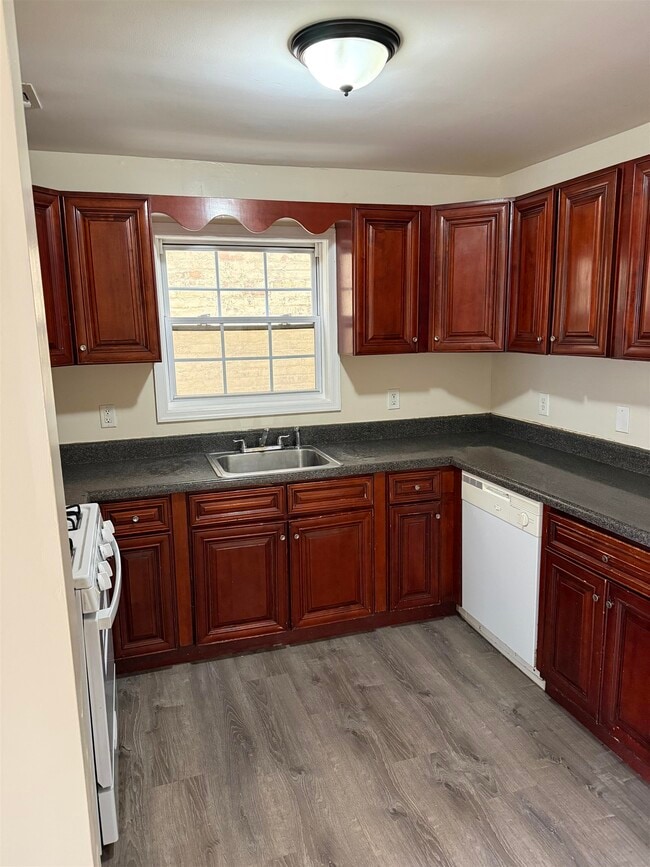 Building Photo - 189 Myrtle Ave