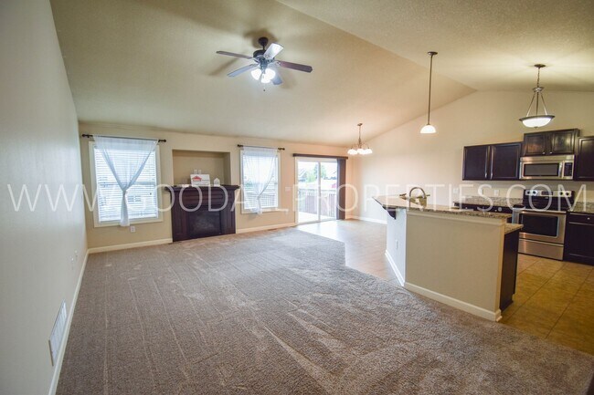 Foto del edificio - Beautiful 4 Bedroom Ranch with  Finished B...