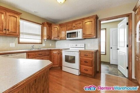 Building Photo - 4 Bed 3 Bath in KC! Available 12/15!!