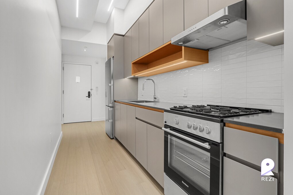 Foto principal - 2401 3rd Ave.