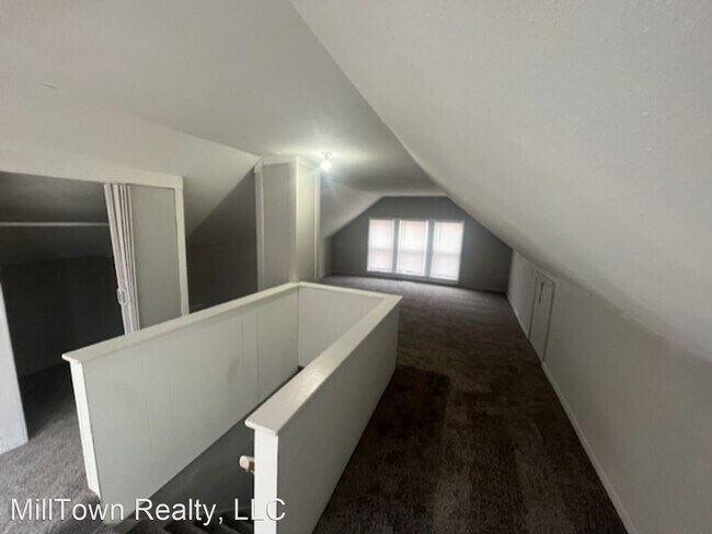 Building Photo - 3 br, 1 bath House - 530 Warren St.