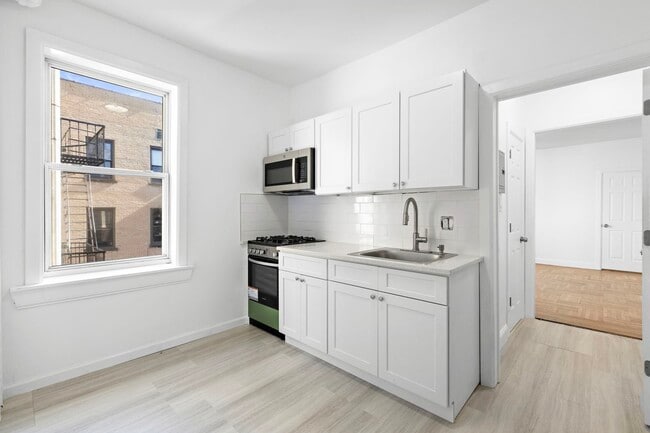Building Photo - 137 Kensington Ave