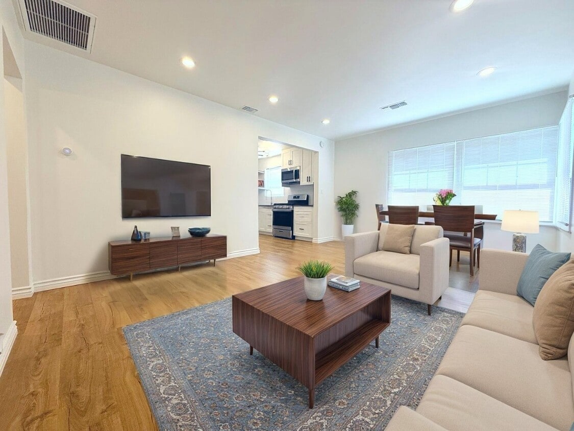Primary Photo - 1720 N Hollywood Way