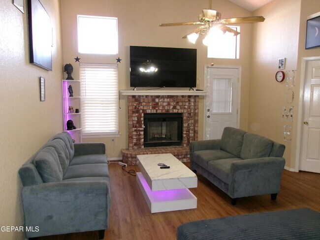 Foto del edificio - 3454 Broken Arrow Dr