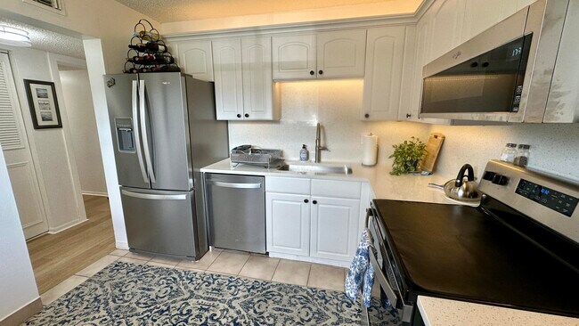 Foto del edificio - 3661 Via Poinciana