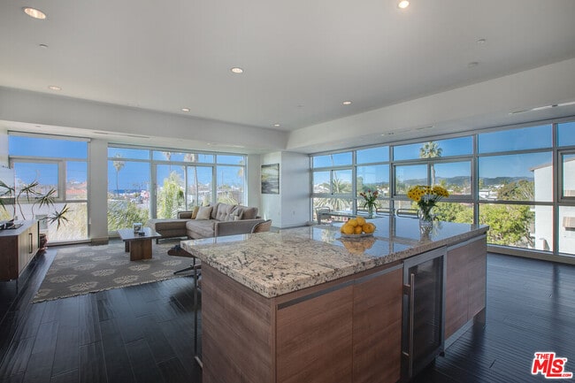 Foto del edificio - 3111 Vía Dolce