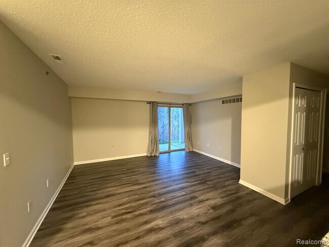Foto del edificio - 11102 Pinehurst Ln