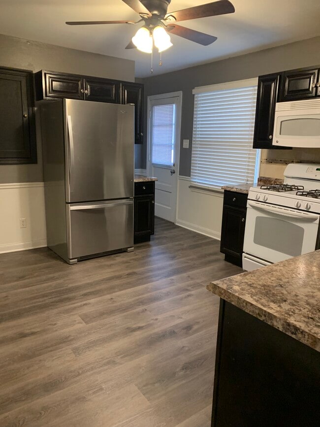 Kitchen - 7910 Menola St