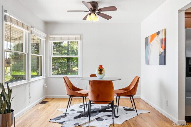 Foto del edificio - "Charming 3-Bedroom Denver Home with Hardwood Elegance on South Osage Street!"