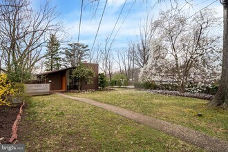 Building Photo - 3315 Pendleton Dr