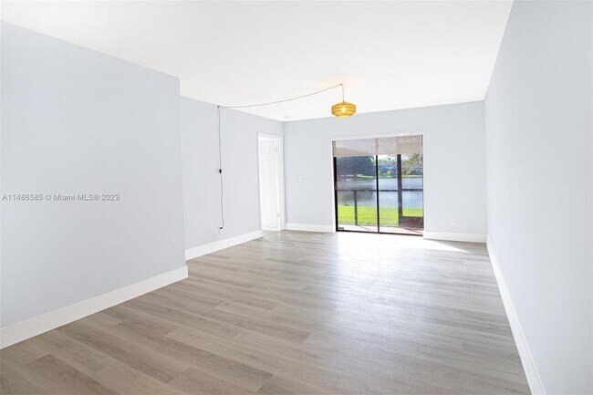 Foto del edificio - 1000 NW 106th Terrace