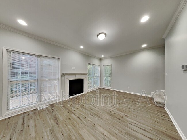 Foto del edificio - 66 Holly Rd NW