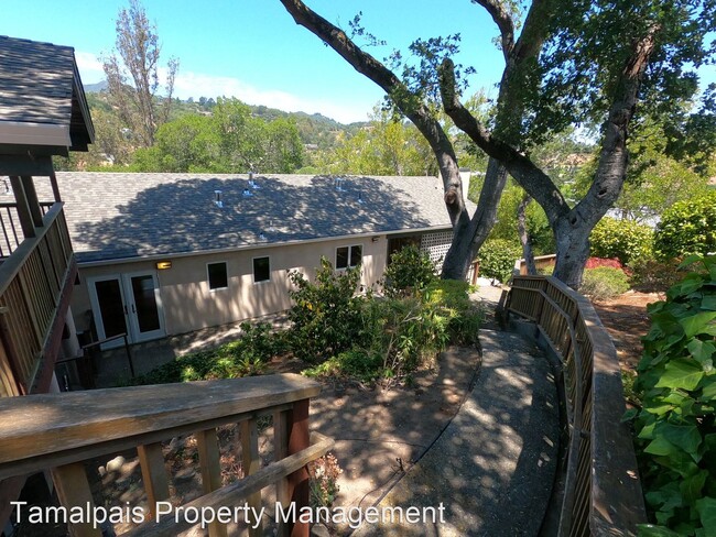 Building Photo - 3 br, 2 bath House - 70 Shelley Drive