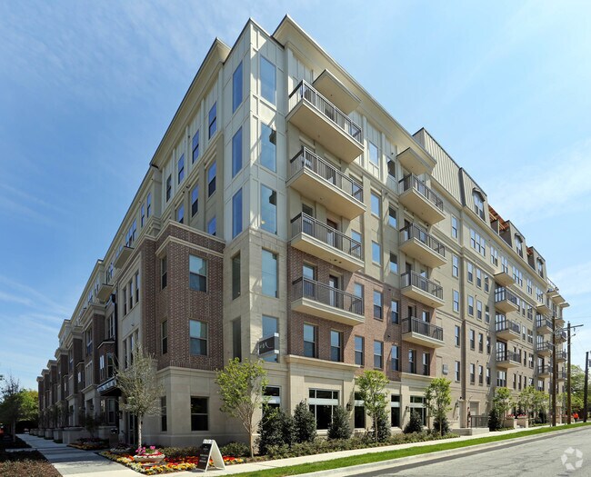 Foto del edificio - Howell Uptown