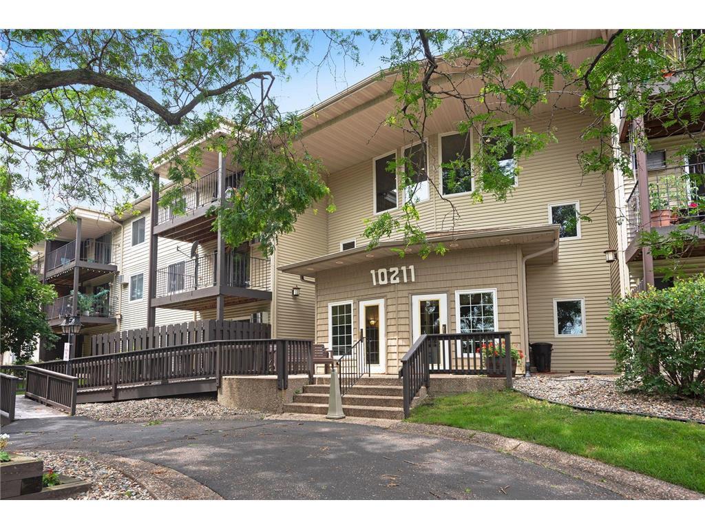 10211 Cedar Lk Rd S Unit 315, Hopkins, MN 55305 Room for Rent in Hopkins, MN