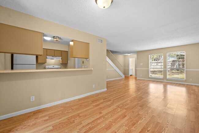 Building Photo - 807 Castle Ridge Rd