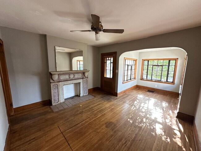 Foto del edificio - S Washington Ave 1041-1043 MLR