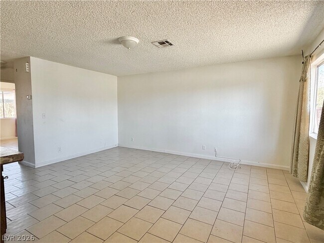 Building Photo - 3717 Lillis Ave