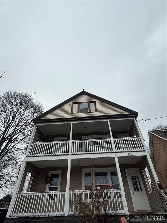 Building Photo - 1332 Oak St