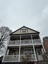 Building Photo - 1332 Oak St