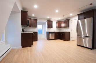 Building Photo - 5 Pleasant St