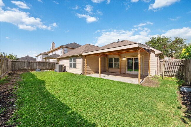 Foto del edificio - 16327 Dryberry Ct