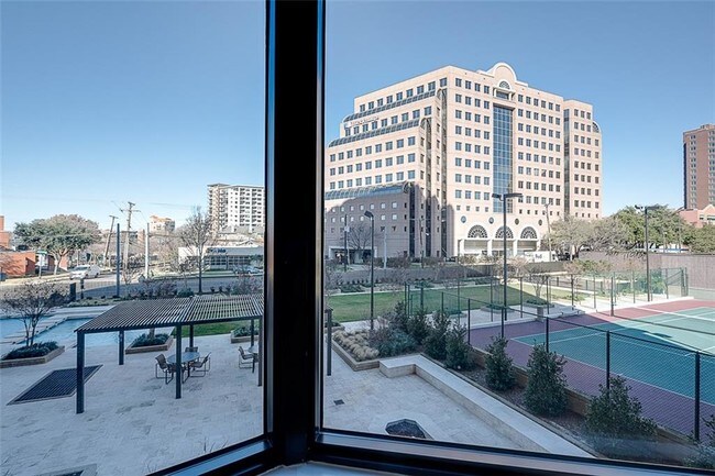 Building Photo - 3030 McKinney Ave
