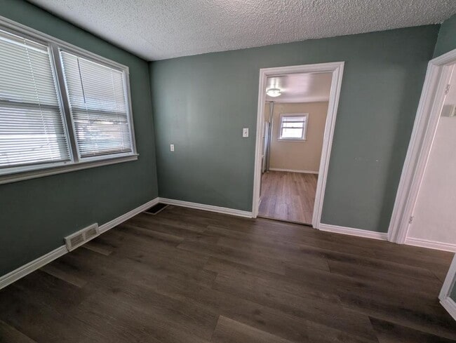 Building Photo - 525 Jackson St