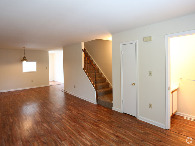 Sala de estar/comedor - Townhomes at Stonybrook